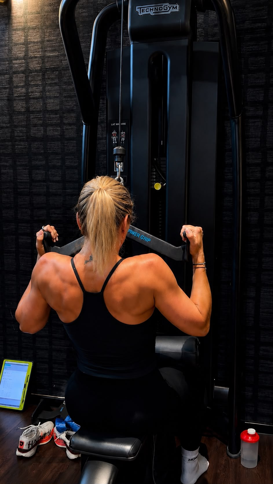 Latzugtraining – kontrollierte Ausführung